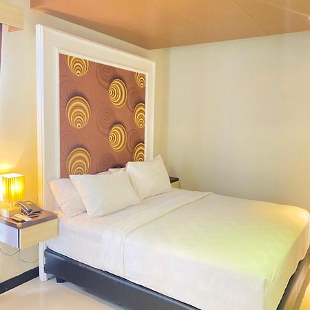 Jle'S Hotel Manado Exteriör bild