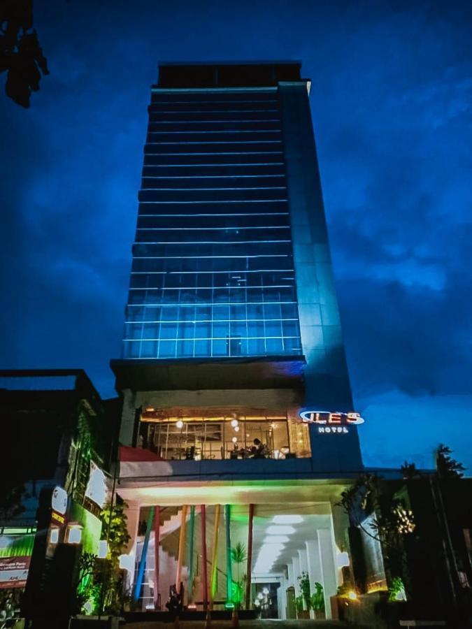 Jle'S Hotel Manado Exteriör bild