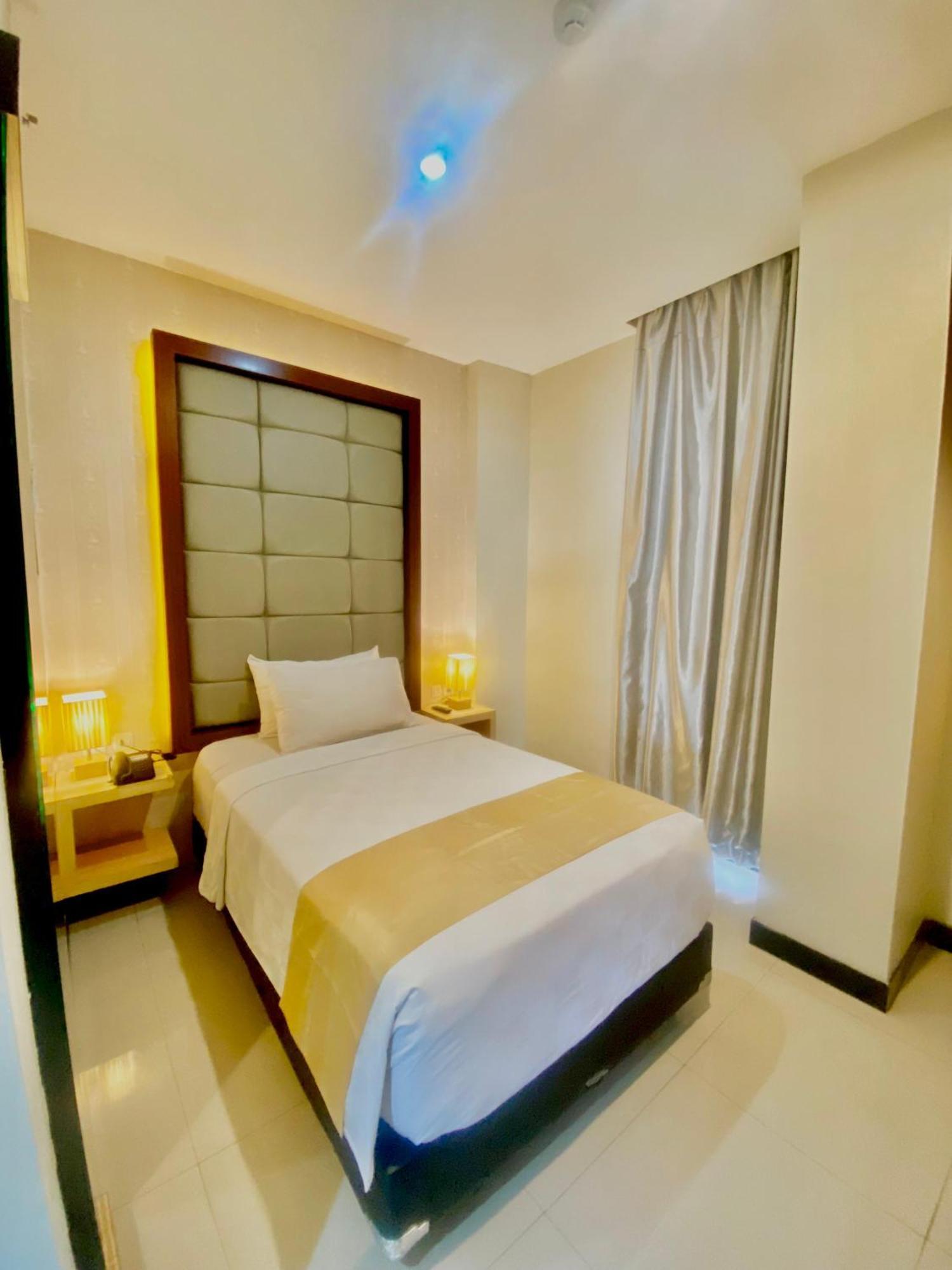 Jle'S Hotel Manado Exteriör bild