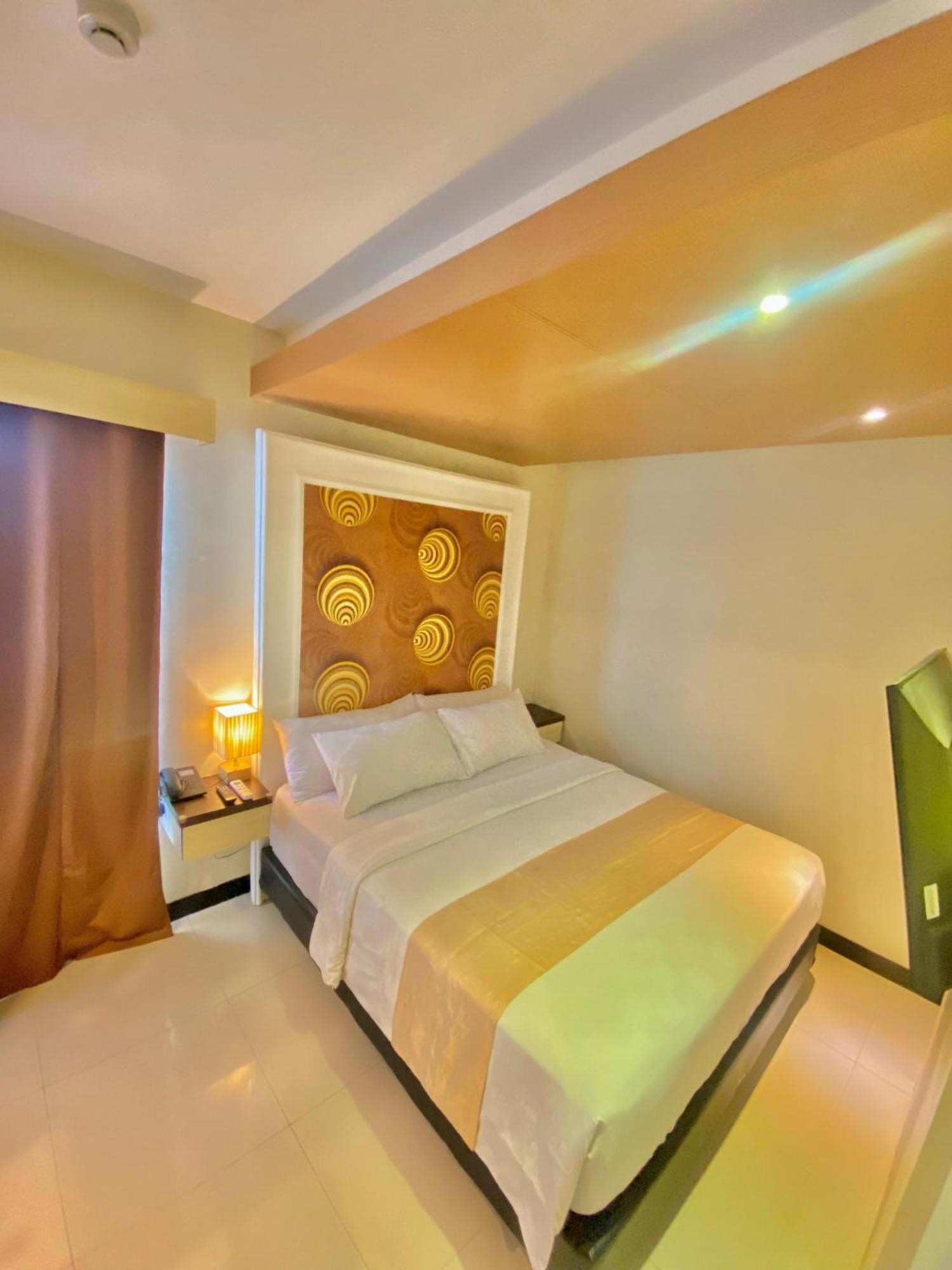 Jle'S Hotel Manado Exteriör bild